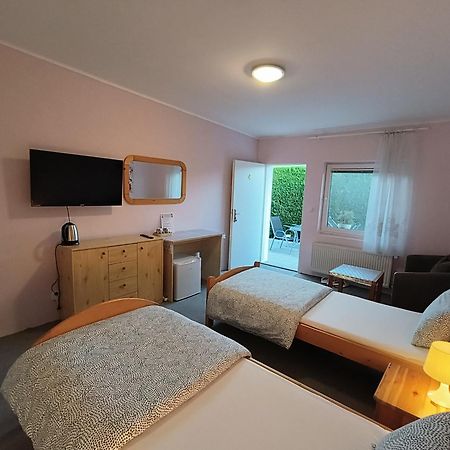 Cozy Room With Garden In Bratislava Ngoại thất bức ảnh
