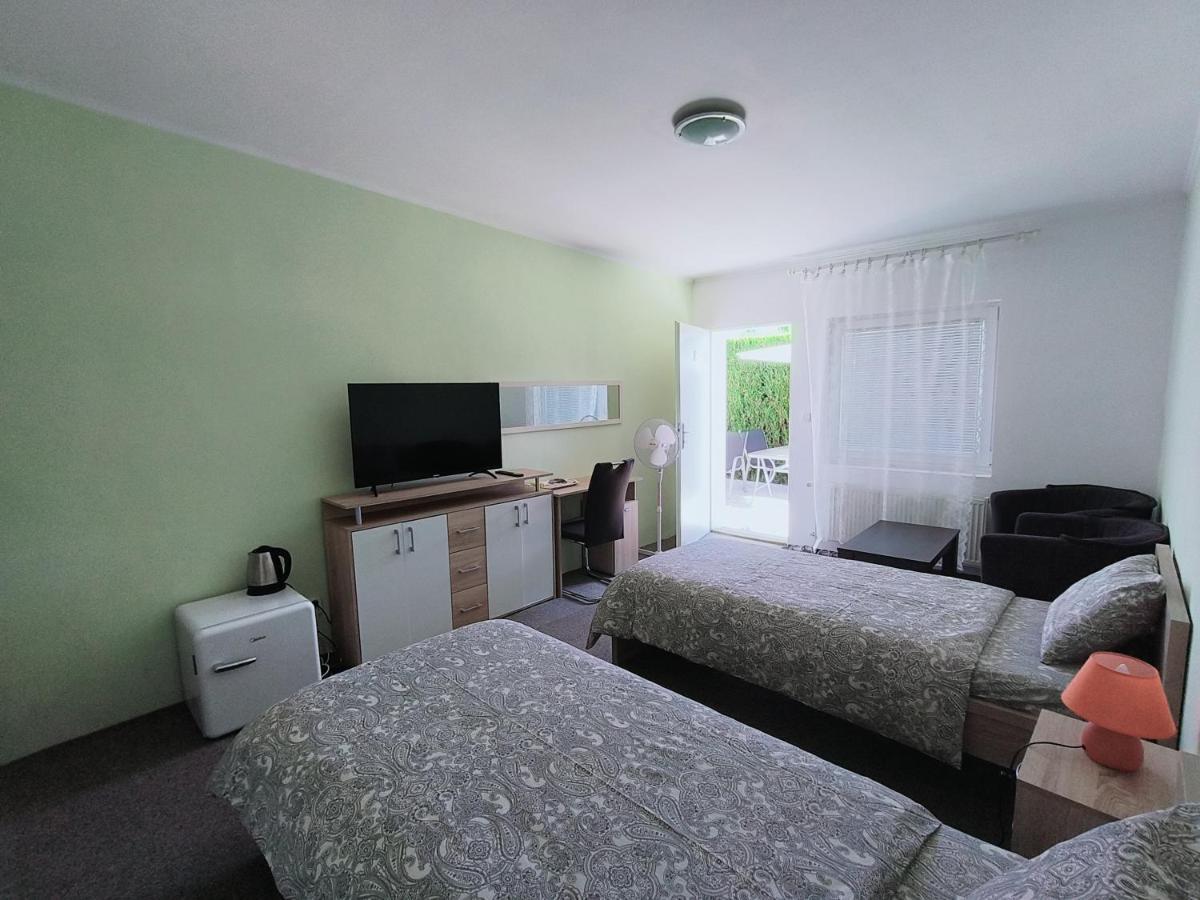 Cozy Room With Garden In Bratislava Ngoại thất bức ảnh