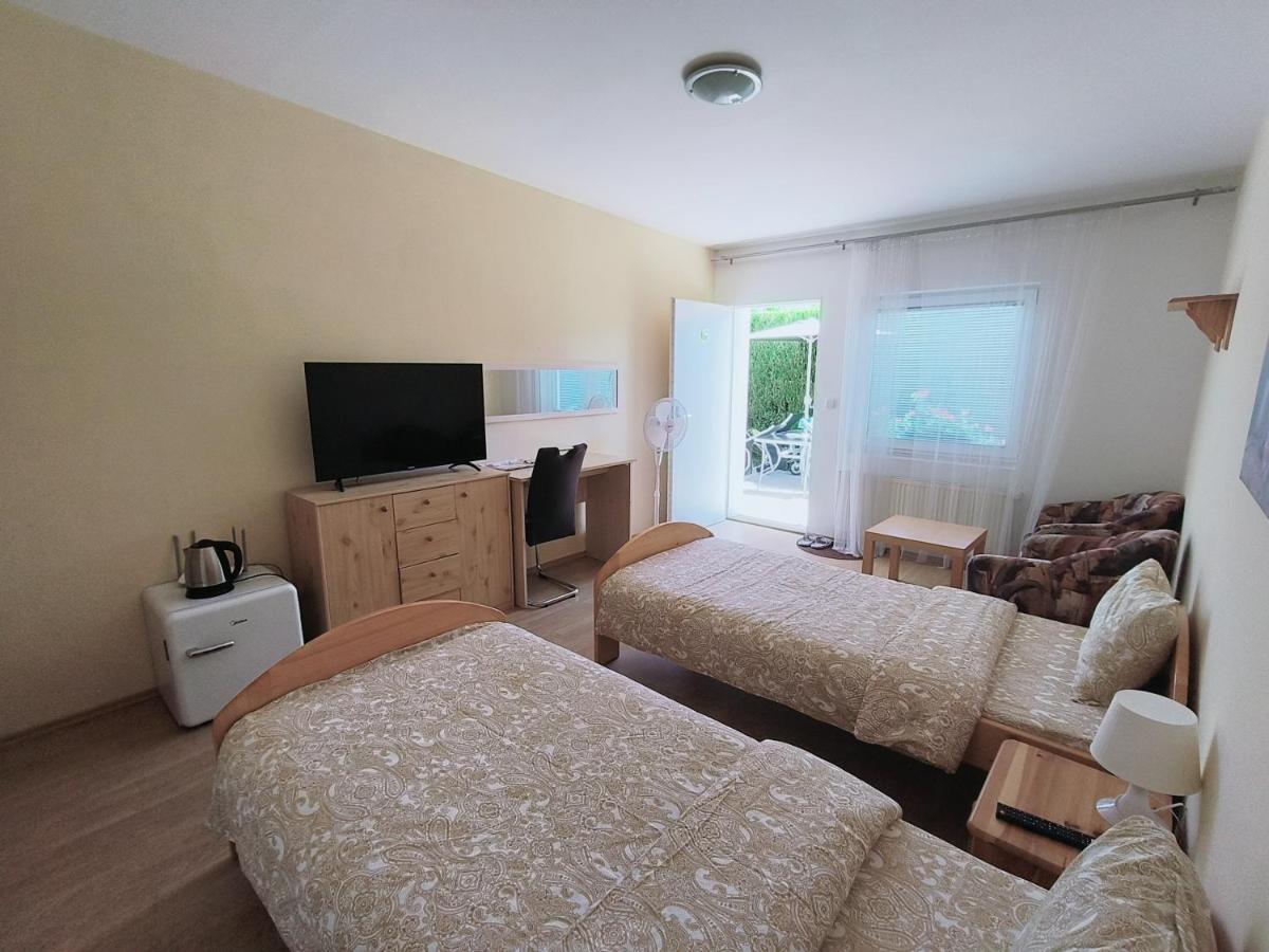Cozy Room With Garden In Bratislava Ngoại thất bức ảnh