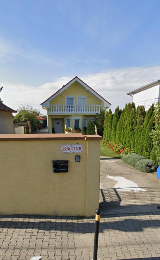 Cozy Room With Garden In Bratislava Ngoại thất bức ảnh