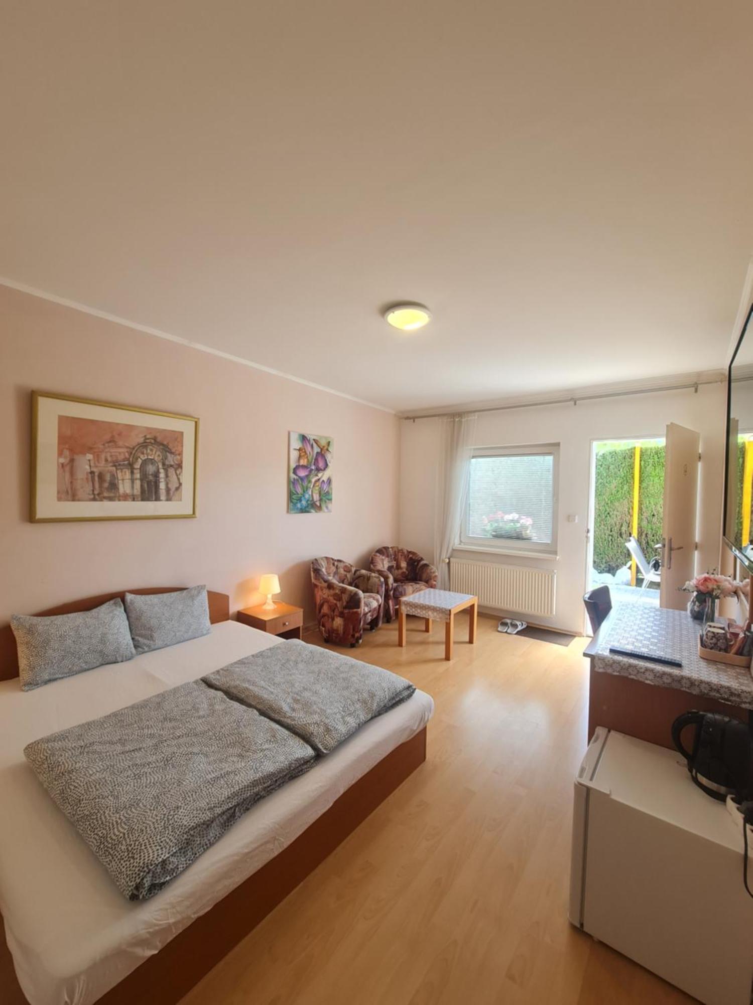 Cozy Room With Garden In Bratislava Ngoại thất bức ảnh