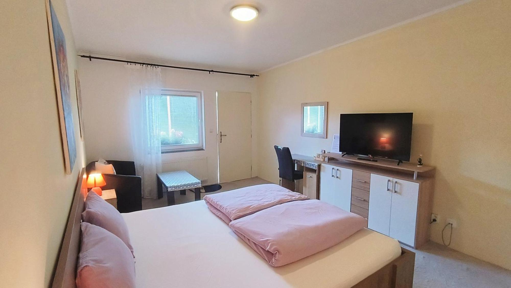 Cozy Room With Garden In Bratislava Ngoại thất bức ảnh