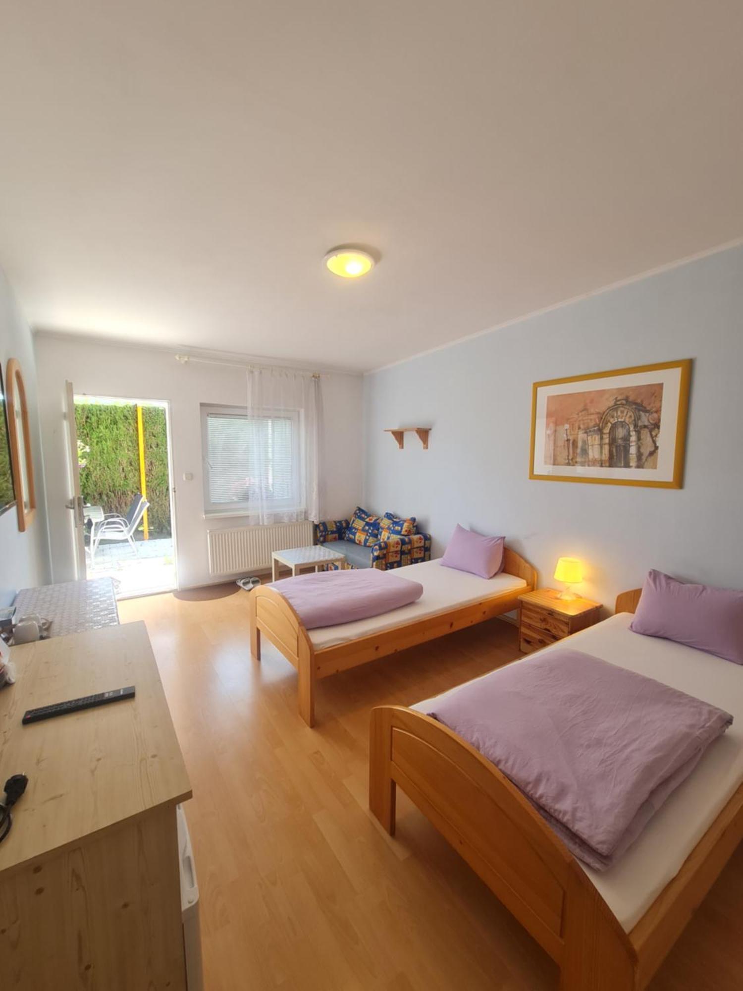 Cozy Room With Garden In Bratislava Ngoại thất bức ảnh