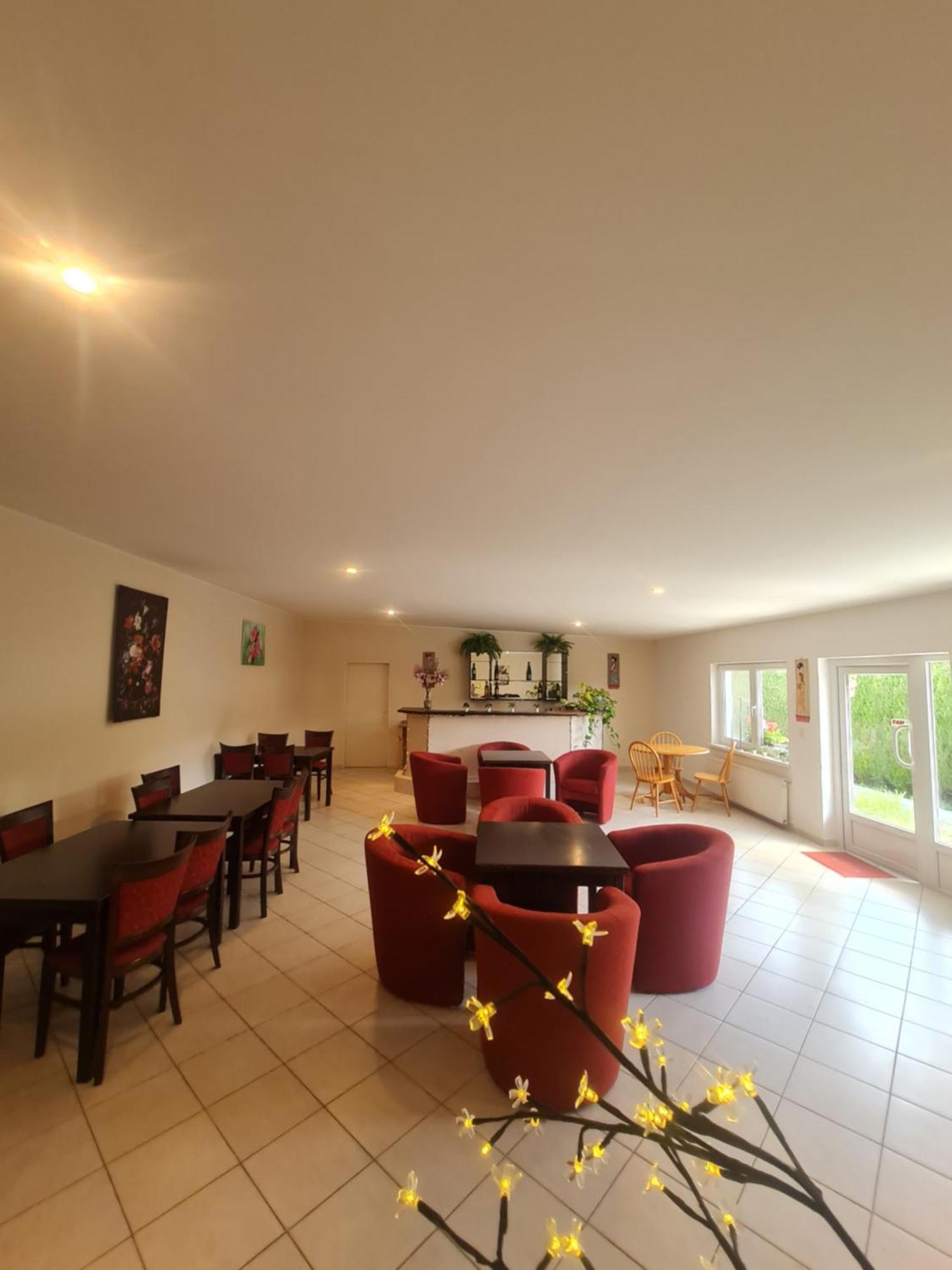 Cozy Room With Garden In Bratislava Ngoại thất bức ảnh