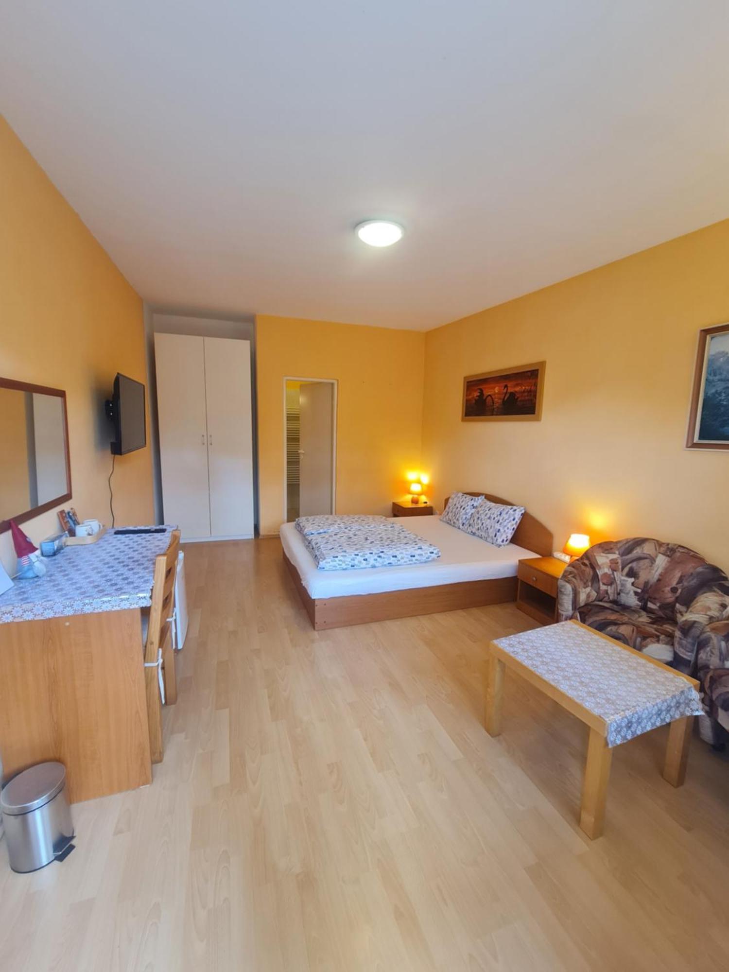 Cozy Room With Garden In Bratislava Ngoại thất bức ảnh