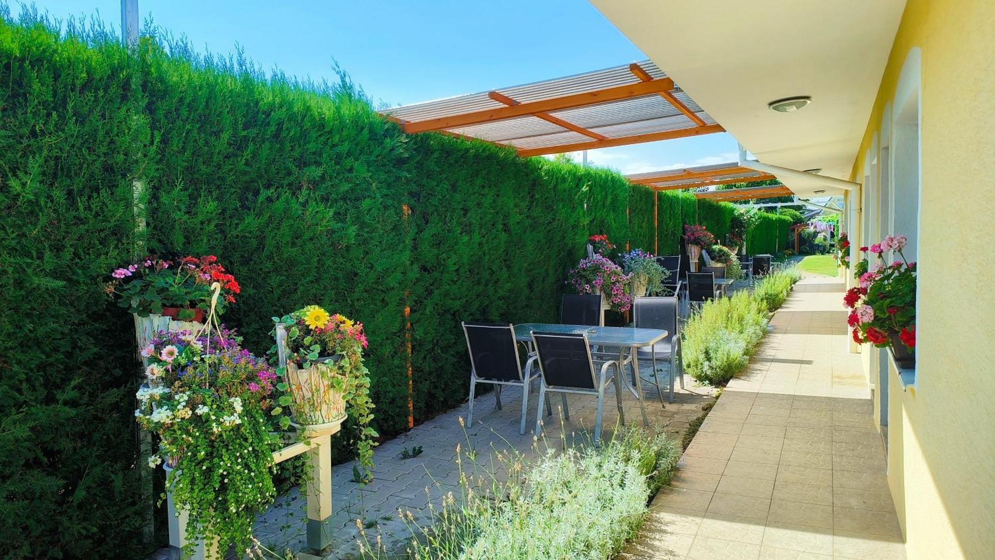 Cozy Room With Garden In Bratislava Ngoại thất bức ảnh
