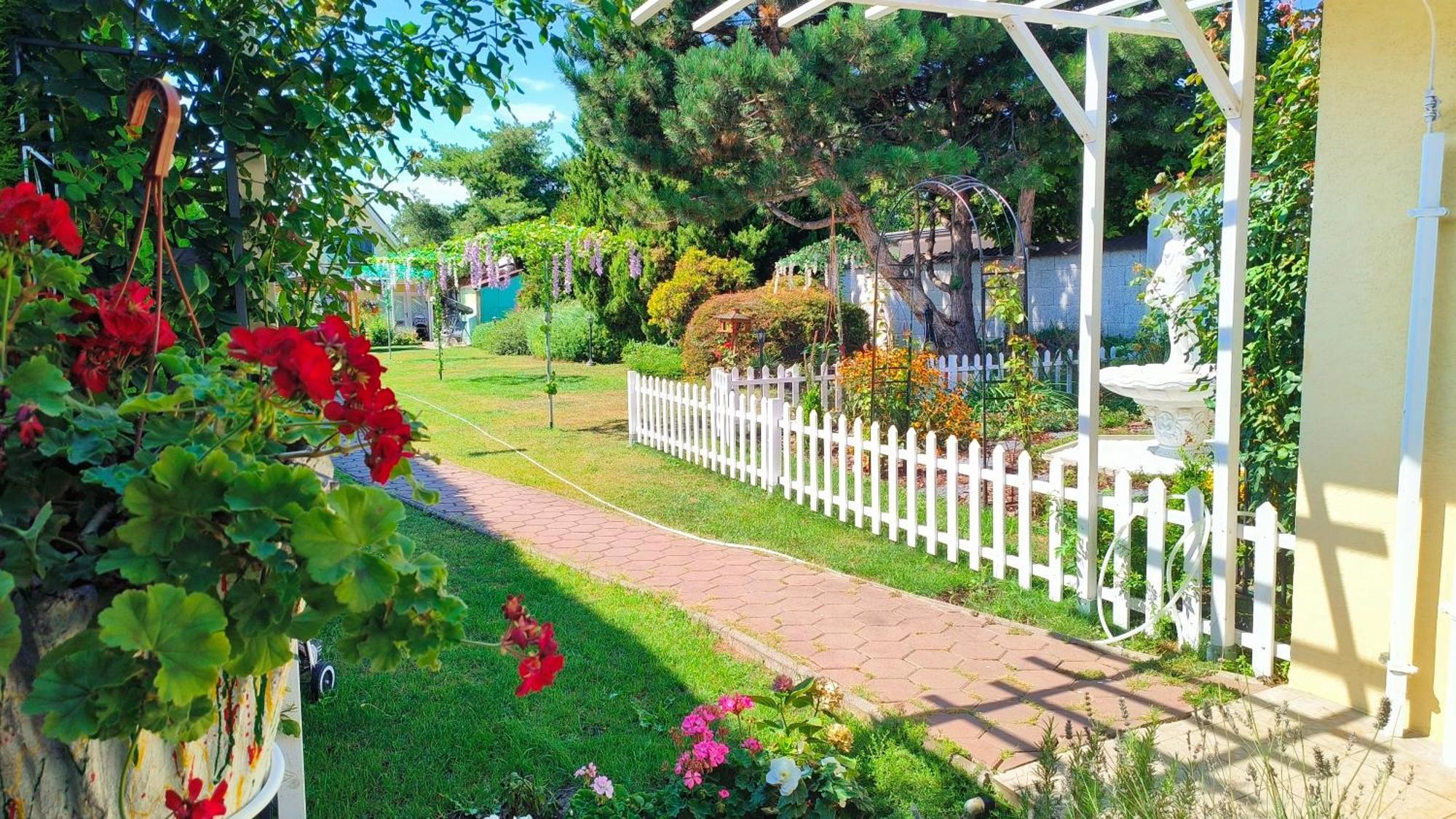 Cozy Room With Garden In Bratislava Ngoại thất bức ảnh